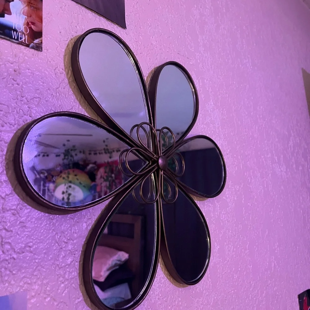 Flower Shaped Wall Mirror